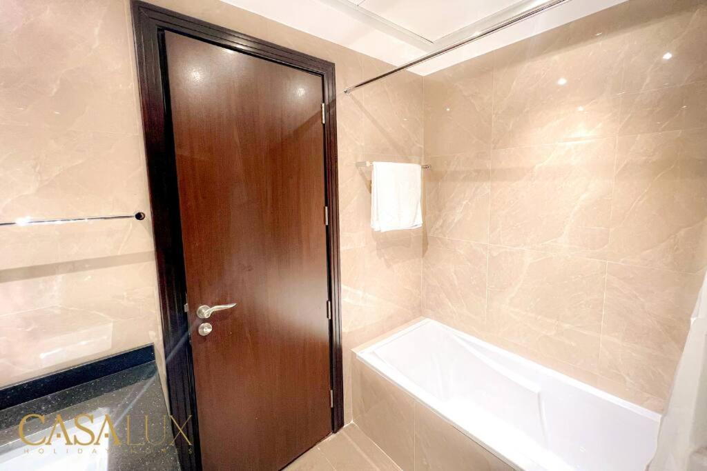 Lovely Big Studio W/ Burj Khalifa View In Downtown ดูไบ ภายนอก รูปภาพ