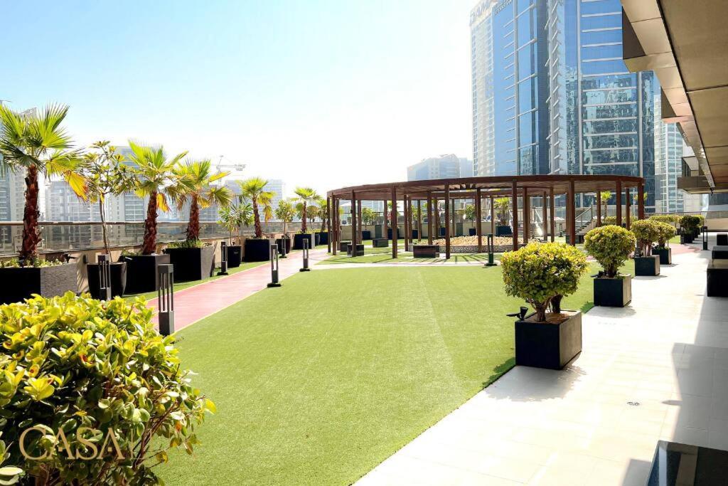 Lovely Big Studio W/ Burj Khalifa View In Downtown ดูไบ ภายนอก รูปภาพ