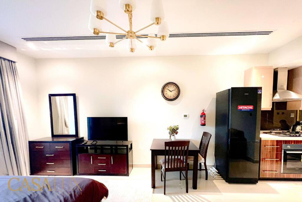 Lovely Big Studio W/ Burj Khalifa View In Downtown ดูไบ ภายนอก รูปภาพ